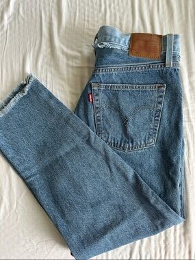 Levi's Big E Light Blue Straight Women’s Jeans with Frayed Hem